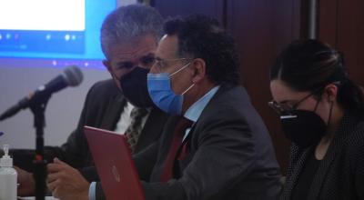 Pablo Celi y su abogado, Marcelo Ron, durante el cuarto día de la audiencia de  juicio del caso Las Torres, el 11 de abril de 2022.