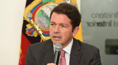 El ministro de Gobierno, Francisco Jiménez, en rueda de prensa desde la sede del Ministerio, en Quito, el 11 de abril de 2022, sobre la apelación tras la libertad de Jorge Glas.