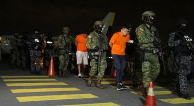 Llegada a Guayaquil de los 5 prisioneros implicados en la masacre en la cárcel de Turi, el 4 de abril de 2022.