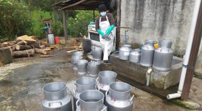 Operativos de control a la producción de leche en Carchi por parte de Arcsa, en julio de 2021.