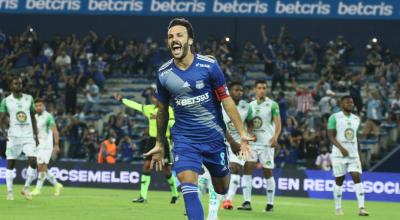 Sebastián Rodríguez, de Emelec, festeja uno de sus goles ante Mushuc Runa en el Estadio George Capwell, el 7 de mayo de 2022.