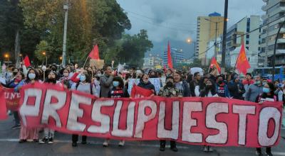 El 20 de mayo de 2022, maestros y estudiantes marcharon en Quito, en respaldo de la huelga de hambre por el alza salarial.