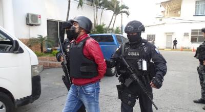 La Policía trasladó a Leandro Norero desde una unidad en Guayaquil hasta la cárcel regional de Cotopaxi, el 27 de mayo de 2022. 