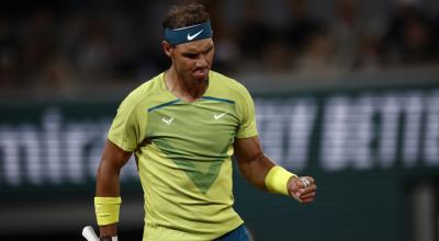 Rafael Nadal festeja su triunfo ante Novak Djokovic en Roland Garros, el 31 de mayo de 2022.