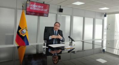 Simón Cueva, ministro de Finanzas en rueda de prensa sobre asignaciones a los GAD el 7 de junio de 2022.