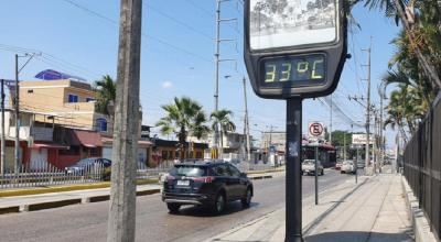 Un reloj público con la temperatura máxima de Guayaquil, el 29 de diciembre de 2019. 