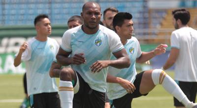 Juan Luis Anangonó, durante un calentamiento antes de un partido en Guatemala, el 8 de mayo de 2022.