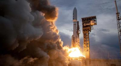 El cohete Atlas V 541 despegó con éxito desde el complejo de lanzamiento 41 de la estación espacial de Cabo Cañaveral, en Florida, 1 de julio de 2022.