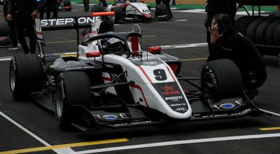 El piloto Juan Manuel Correa en la parrilla de salida durante el GP de Bran Bretaña, el  1 de julio de 2022.