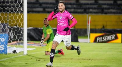 Jonatan Bauman celebra un gol ante Cumbayá FC, en el estadio Olímpico Atahualpa, el 20 de febrero de 2022.