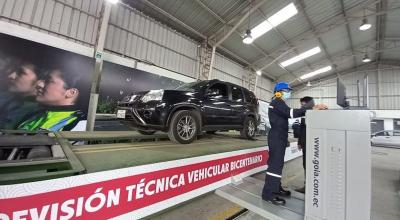 Proceso de revisión técnica vehicular en el centro Bicentenario, a inicios de julio de 2022.