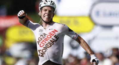 Bob Jungels festeja su victoria en la Etapa 9 del Tour de Francia, el 10 de julio de 2022. 