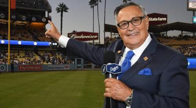 El ecuatoriano Jaime Jarrín, presente en un juego de los Dodgers, en Los Ángeles. 