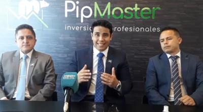 De izq. a der. Luis Pailacho, vicepresidente, Cristhian Jumbo, gerente, Diego Vega, jefe de sucursal de Manta, de PipMaster, durante una entrevista en Manabí, en agosto de 2020.