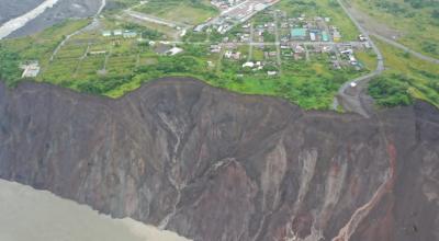 Vista aérea de San Luis, sector en riesgo por la erosión del río Coca, el 14 de julio de 2022.