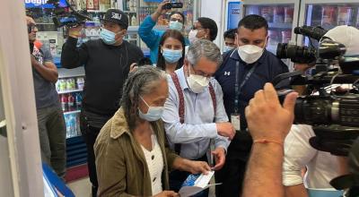 El ministro de Salud, José Ruales, en el lanzamiento del plan de externalización de farmacias en Guayaquil, el 15 de julio de 2022.