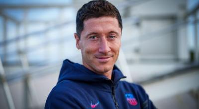 El polaco Robert Lewandowski vistiendo la indumentaria del FC Barcelona, su nuevo club en 2022.