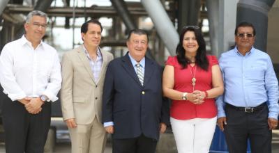 Imagen referencial. En el centro, con traje beige, Carlos González-Artigas Loor, presidente del Holding La Fabril. 