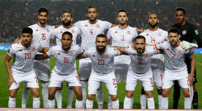 Los jugadores tunecinos formados antes del partido ante Mali por el repechaje a Catar, en marzo de 2022.