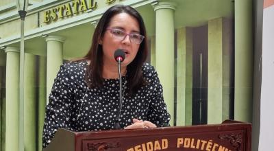 Carola Ríos, directora del Senae, en un evento en la Universidad Politécnica de Carchi, el 22 de abril de 2022.