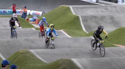 Luciano Tapia, de Ecuador, en la final de BMX Racing en Nantes el 27 de julio de 2022.