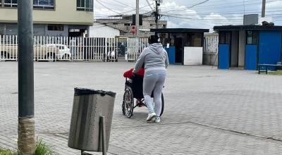 Una persona con discapacidad física en el barrio Jaime Roldós Aguilera, en Quito, el 5 de agosto de 2022.
