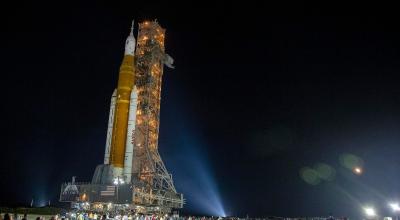 Vista frontal del cohete Orion, en sus preparativos para el despegue de la primera etapa de la misión Artemis de la NASA, el 16 de agosto de 2022. 