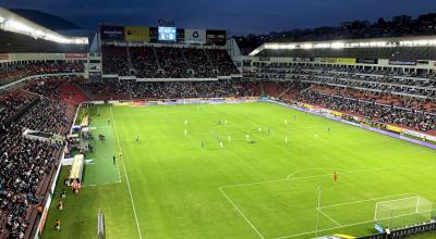 Así luce el estadio Rodrigo Paz con la nueva iluminación. Imagen del 14 de agosto de 2022. 