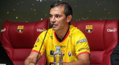 Fabián Bustos, durante su primera presentación con Barcelona, en diciembre de 2019.