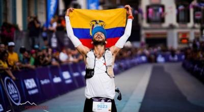 Joaquín López, en la meta de la carrera TDS del Ultra Trail de Mont-Blanc, el 23 de agosto de 2022.