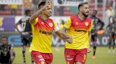 Víctor Figueroa celebra el gol que convirtió en la victoria de Aucas sobre Técnico Universitario, el 18 de septiembre de 2022, en el estadio Gonzalo Pozo Ripalda. 