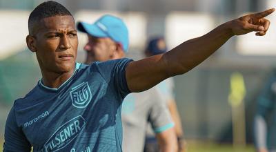 Carlos Gruezo durante un entrenamiento con la selección ecuatoriana de fútbol.