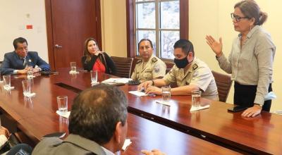 La fiscal de Guayas, Yanina Villagómez, y la presidenta de la Corte de Justicia de la provincia, Fabiola Gallardo, en una reunión con autoridades de Gobierno, el 19 de septiembre de 2022.