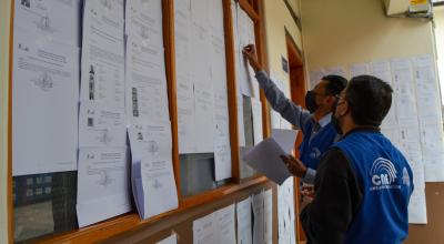 Personal de la Delegación del CNE en Azuay trabaja en la inscripción de candidaturas, este 20 de septiembre de 2022.