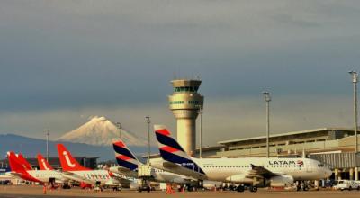 Imagen referencial de aviones en el Aeropuerto Internacional Mariscal Sucre de Quito, en agosto de 2022.