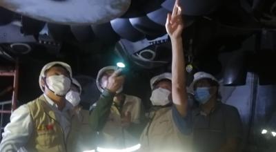 El embajador de la República Popular China, Chen Guoyou, y una delegación diplomática y técnica, durante un recorrido por la central hidroeléctrica Coca Codo Sinclair, el 12 de mayo de 2022. 