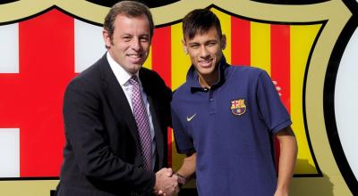 El 3 de junio de 2013, Neymar llegó a Barcelona y fue presentado por el presidente del club, Sandro Rosell. 