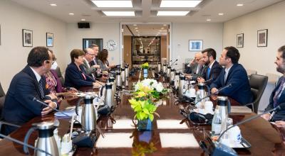 Delegados del Fondo Monetario Internacional (FMI) en reunión con representantes de Ecuador, el 15 de octubre de 2022. 