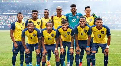 Los jugadores de Ecuador posan antes del encuentro amistoso ante México, en Estados Unidos.