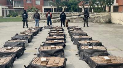 Durante el operativo 'Sábado Santo' ejecutado por las unidades UIPA, CRAC y GEMA de la Policía Nacional, se decomisaron 2,4 toneladas de droga. Guayaquil, 17 de abril de 2022.