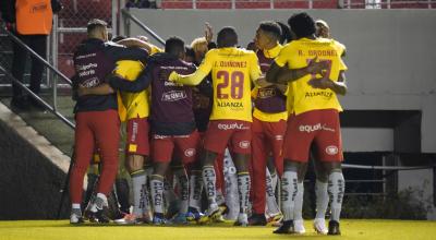 Los jugadores de Aucas celebran uno de los goles ante Gualaceo, en Quito, el 23 de octubre de 2022.