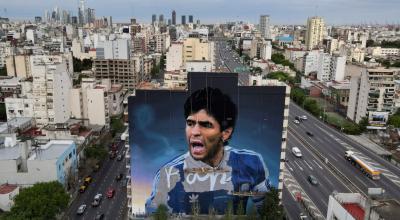 Vista panorámica del mural de Diego Armando Maradona, en Buenos Aires.