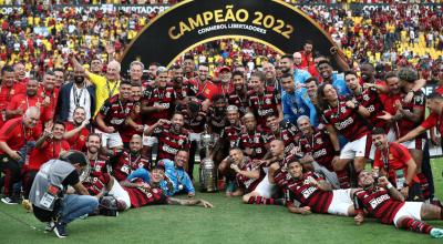 Flamengo festeja su tercer título de Copa Libertadores, después de ganarle a Paranaenses, el 29 de octubre de 2022, en el estadio Banco Pichincha. 