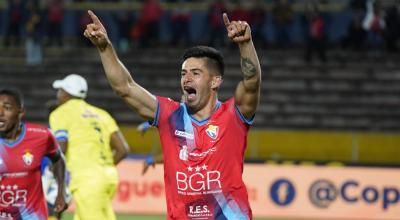 Ronie Carrillo celebra un gol ante Delfín en Quito, por Copa Ecuador, el 3 de agosto de 2022.