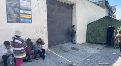 Familiares esperaban en los exteriores de la cárcel de El Inca desde las 08:30 del 8 de noviembre de 2022. 