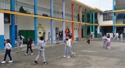 Estudiantes de una escuela fiscal de Quito, el 22 de abril de 2022.