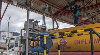 Despacho de Petroecuador de gasolina y otros combustibles en la Terminal de Catamayo, en Loja. Archivo de Petroecuador de mayo de 2016. 