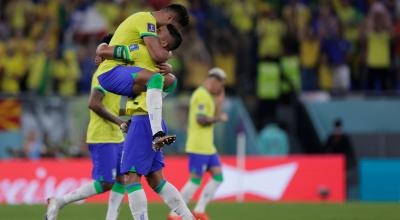 Casemiro celebra su gol con Thiago Silva en el partido contra Suiza, el 28 de noviembre de 2022.