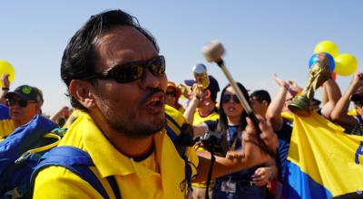 Gonzalo Puebla, hincha selección Ecuador, durante el banderazo en el paseo marítimo de Corniche, el 24 de noviembre de 2022.