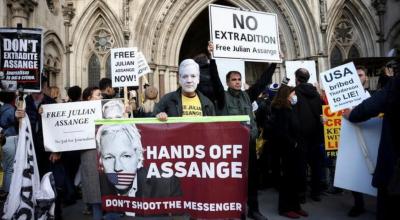 Imagen del 28 de octubre de 2021 cuando medios de comunicación occidentales presentaron acusaciones contra las autoridades que aplican la Ley de Espionaje a WikiLeaks, de Julian Assange.